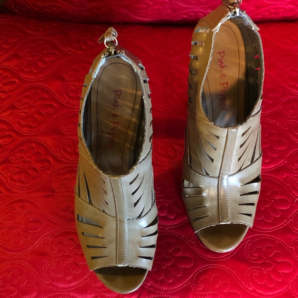Pink & Pepper Platform Heels-Pre❤️’d - Picture 5 of 6